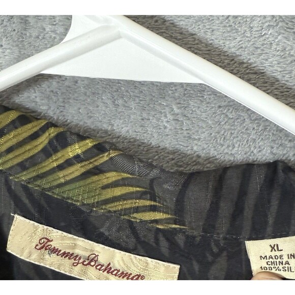 Tommy Bahama Shirt Men XL Black Green Tropical Hawaiian SS Loop Collar 100% Silk - Picture 2 of 7